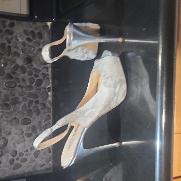 Guess Stilletos snakeskin size 11 white and silver - Picture 3 of 4